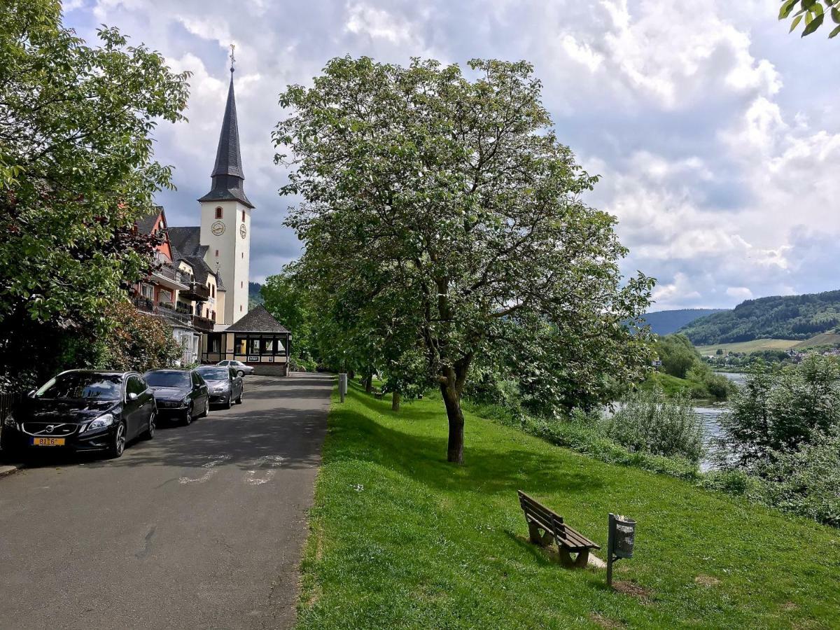 Gastehaus Hoffmann Acomodação com café da manhã Farschweiler Exterior foto