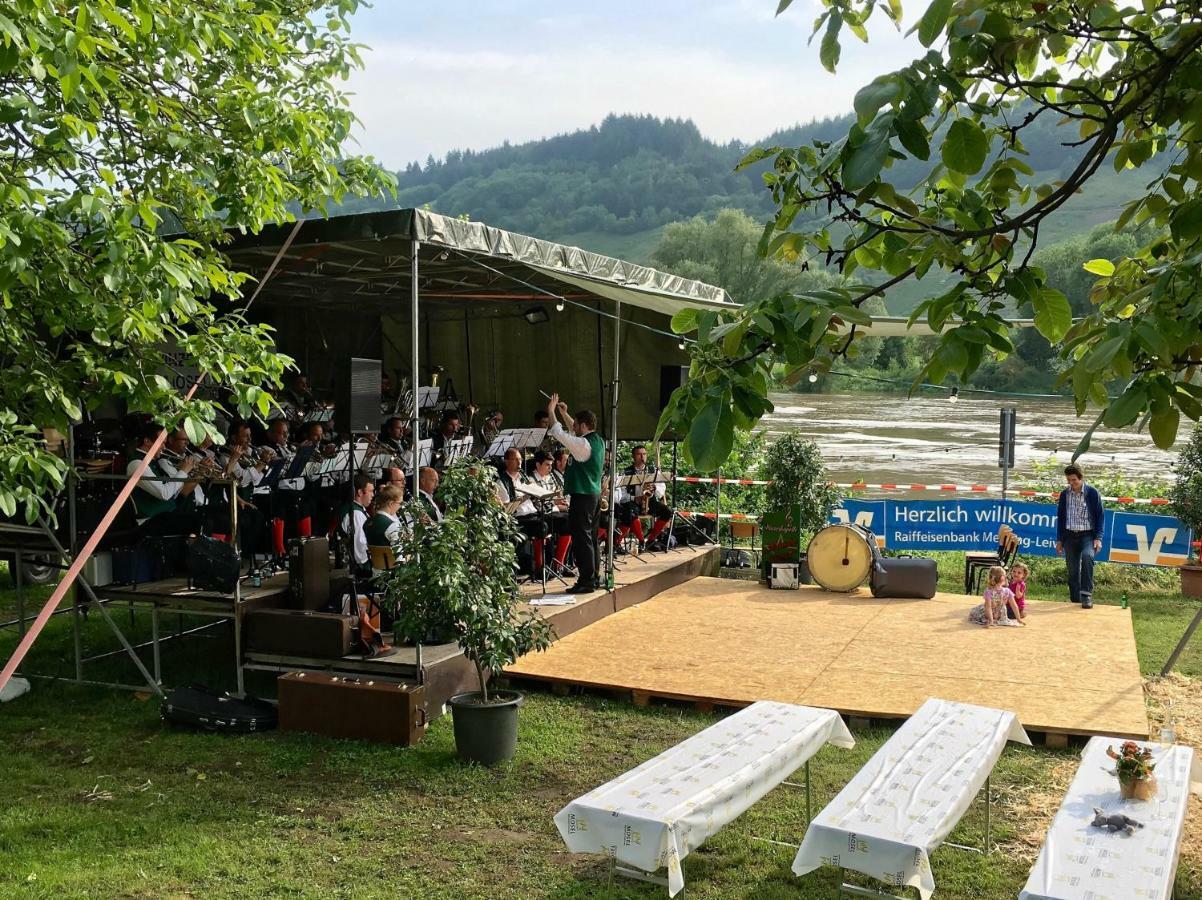 Gastehaus Hoffmann Acomodação com café da manhã Farschweiler Exterior foto